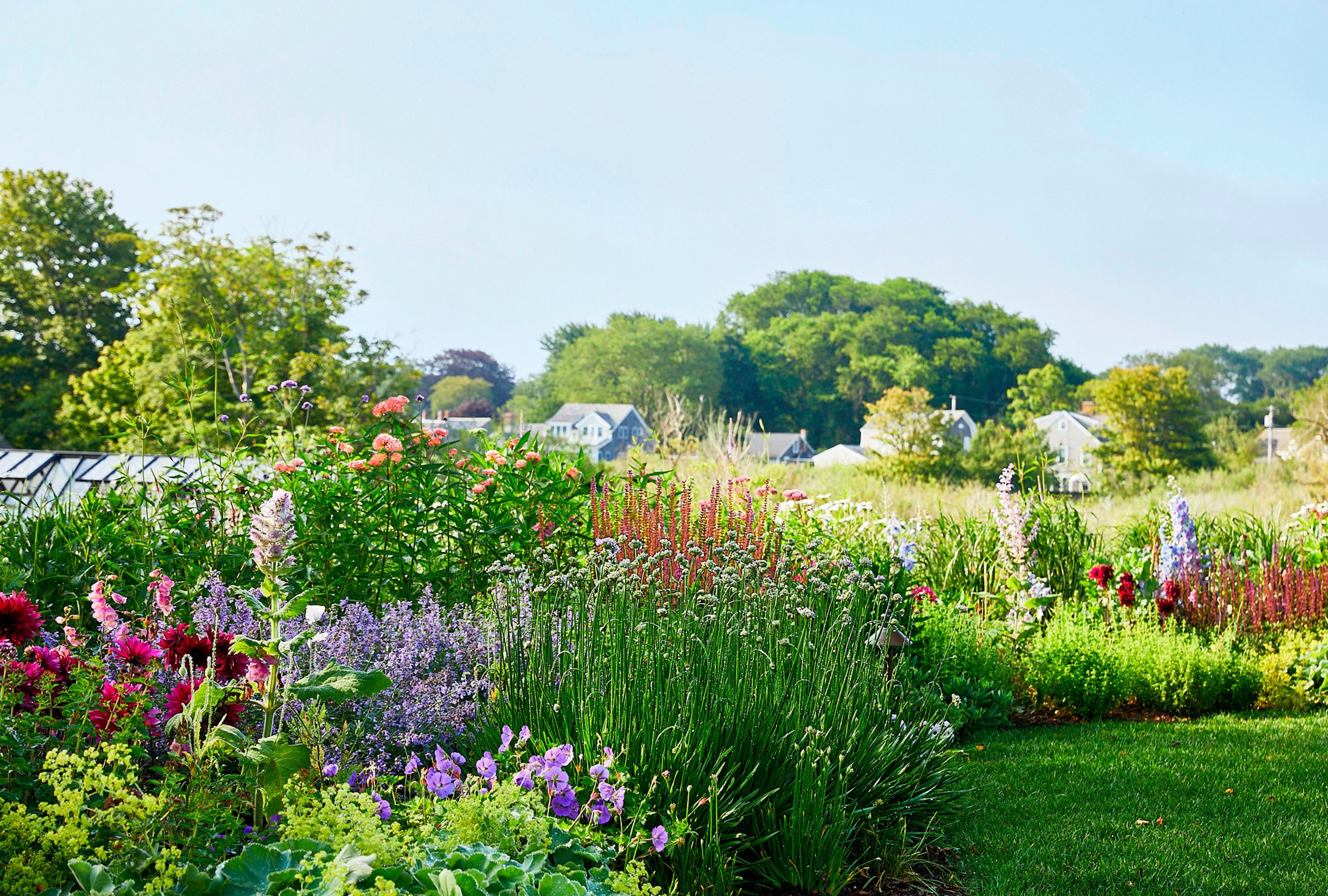 These 6 Everlasting Garden Design Trends Are Always in Vogue