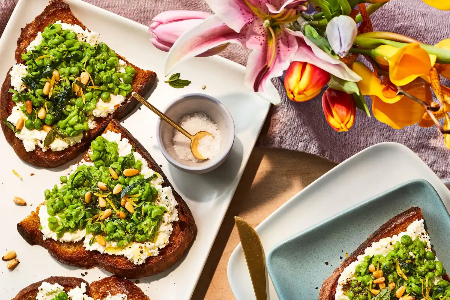 smashed-pea-ricotta-toasts